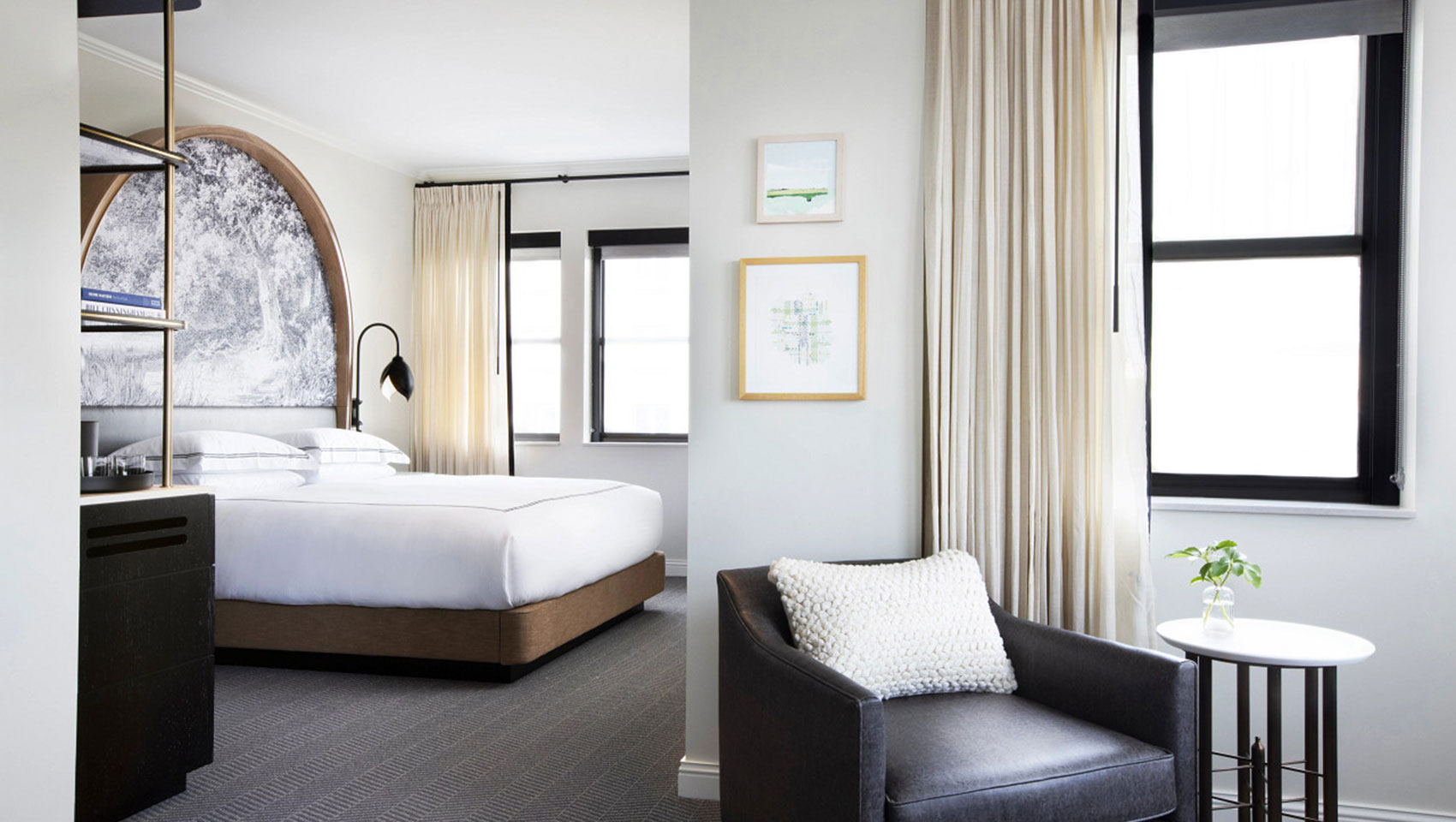 cottonwood suite guestroom with bed and lounge chair